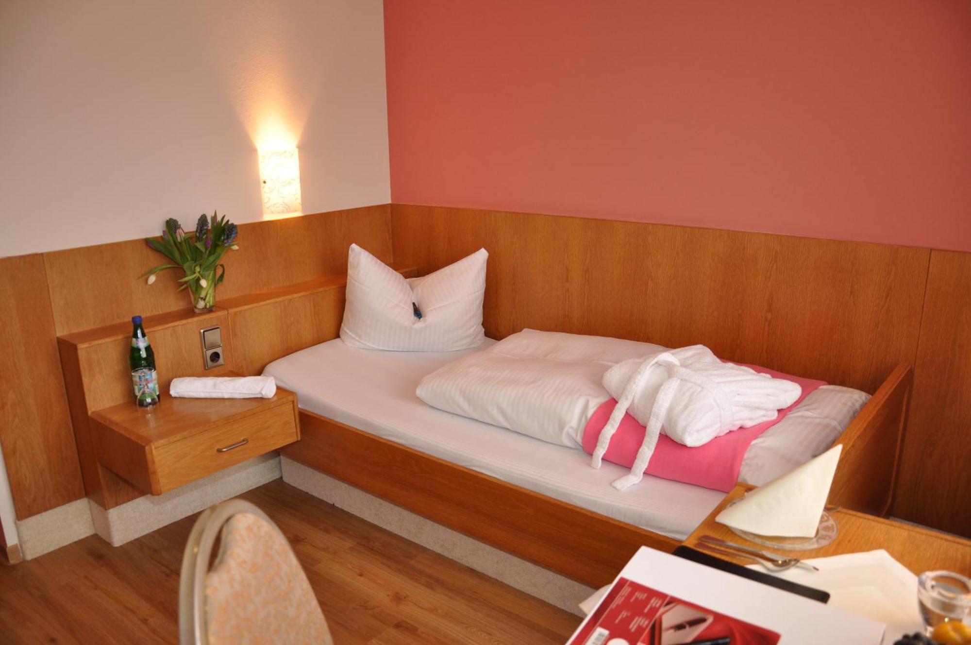 Hotel-Restaurant Sonnenhof Veitsrodt Chambre photo